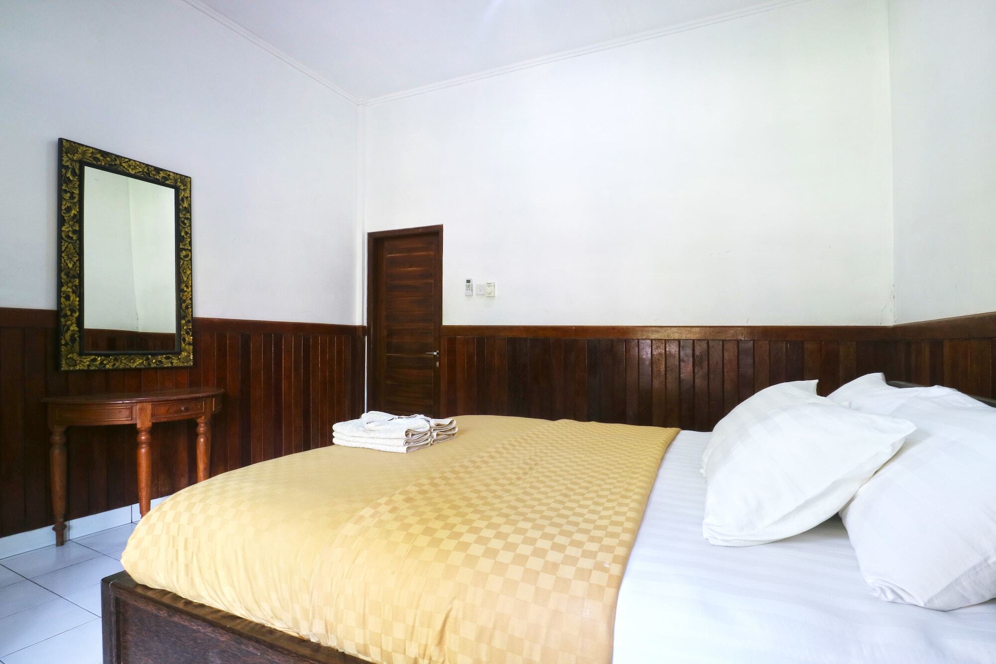 Puri Nusa Beach Hotel Batumadeg Ngoại thất bức ảnh