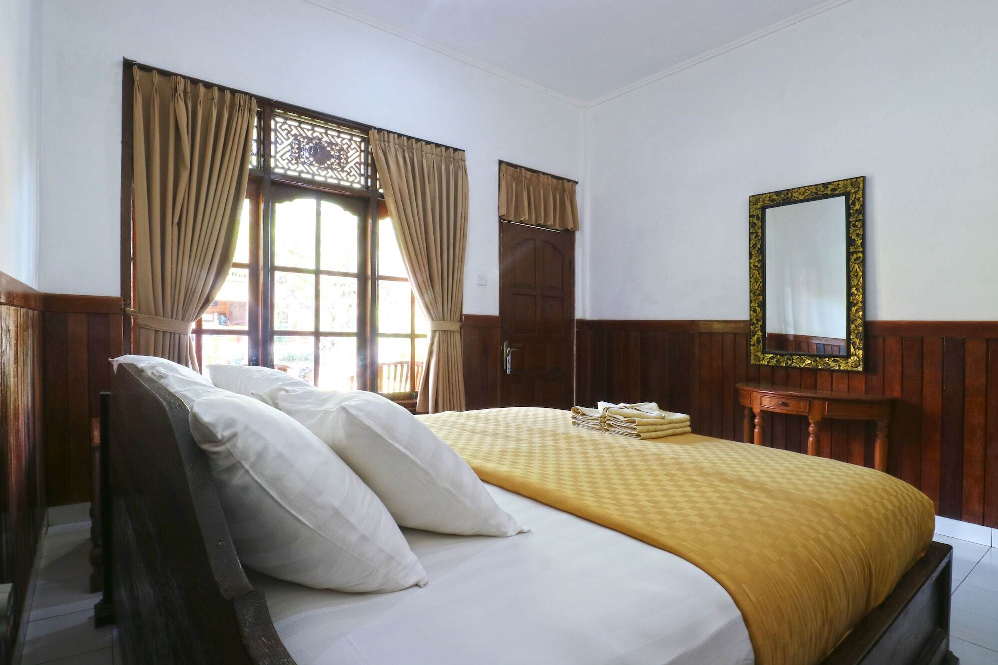 Puri Nusa Beach Hotel Batumadeg Ngoại thất bức ảnh